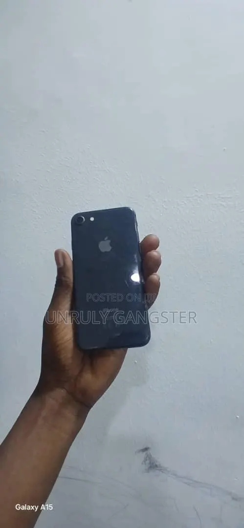 Apple iPhone 8 64 GB Black · Photo 1