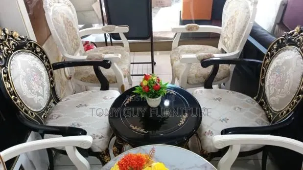 Resting Table and Chair · Photo 1