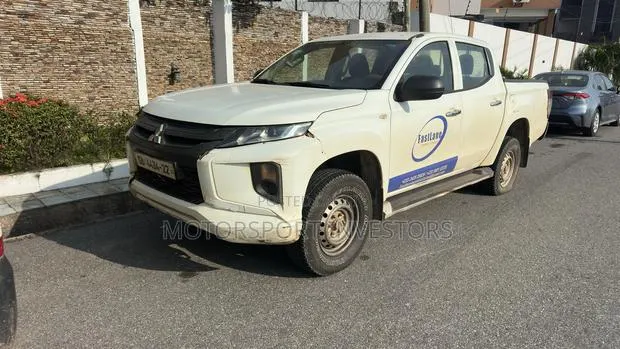 Mitsubishi L200 2022 White · Photo 1
