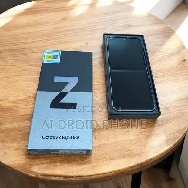 New Samsung Galaxy Z Flip 3 256 GB Silver · Photo 1