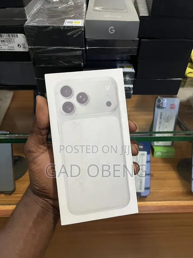 New Apple iPhone 17 Pro Max 256 GB Silver · Photo 1