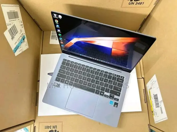 New Laptop Samsung Galaxy Book4 Pro 16GB Intel Core i7 SSD 1T · Photo 1