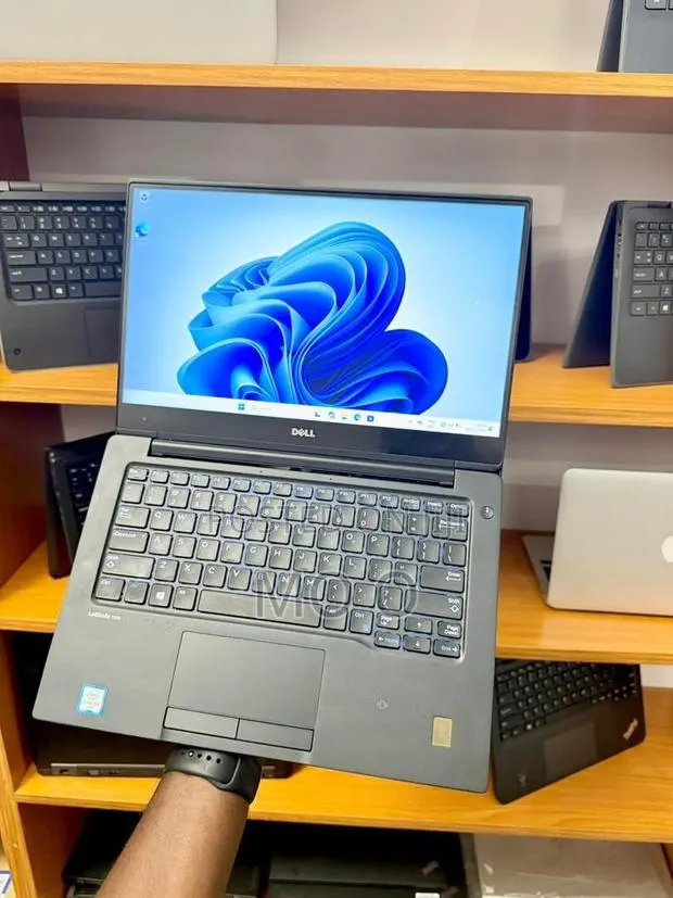 Laptop Dell Latitude 13 7370 8GB Intel Core M SSD 256GB · Photo 1