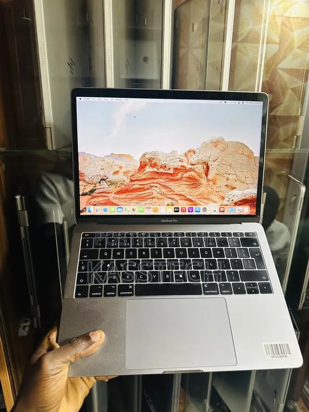 Laptop Apple MacBook Pro 2017 8GB Intel Core I5 SSD 128GB · Photo 1