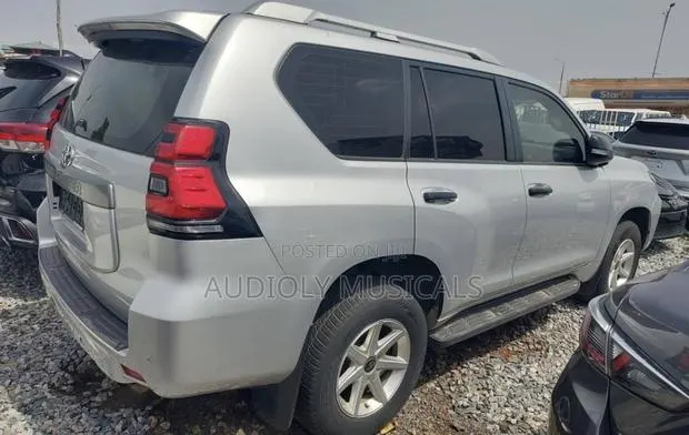 Toyota Land Cruiser Prado 2019 Silver