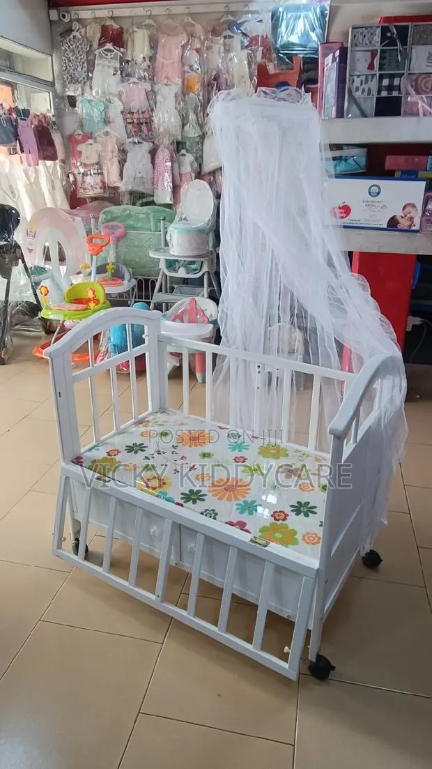 Wooden Cot · Photo 2