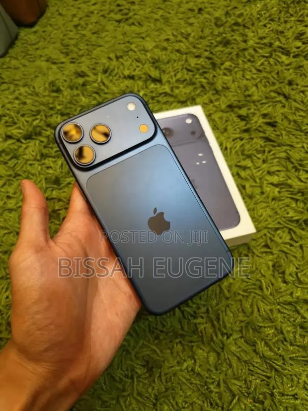 Apple iPhone 17 Pro 512 GB Blue · Photo 1