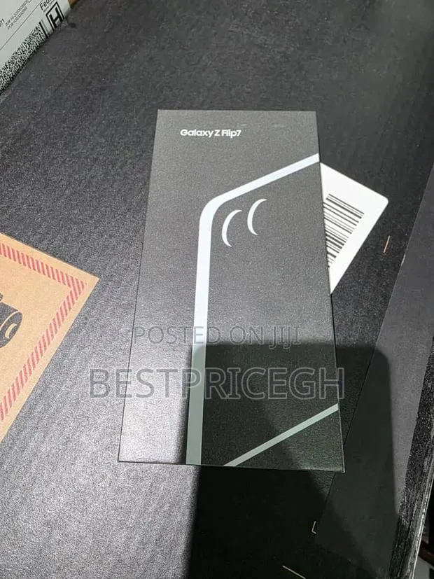 New Samsung Galaxy Z Flip7 512 GB Silver · Photo 1