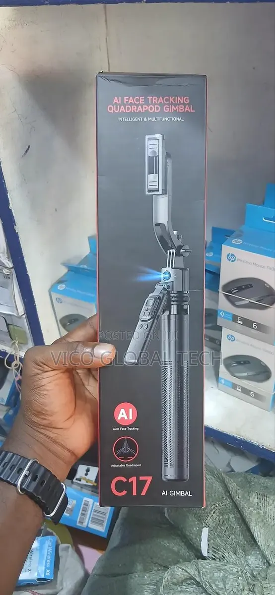 C17 Ai Face Tracking Quadrapod Gimbal · Photo 1