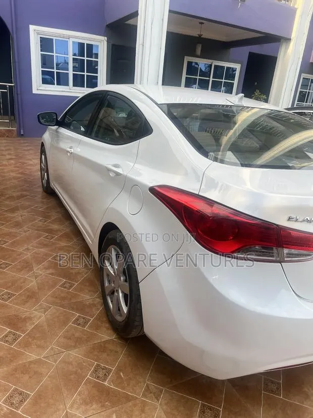Hyundai Elantra GLS Sedan FWD (1.8L 4cyl 6A) 2013 White · Photo 1