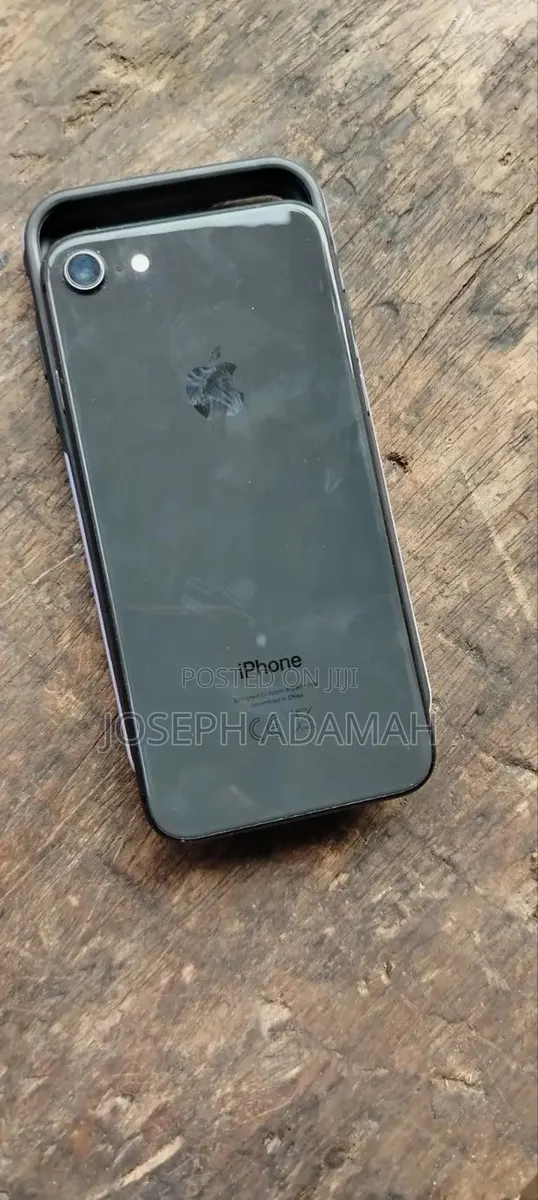 Apple iPhone 8 64 GB Gray · Photo 1