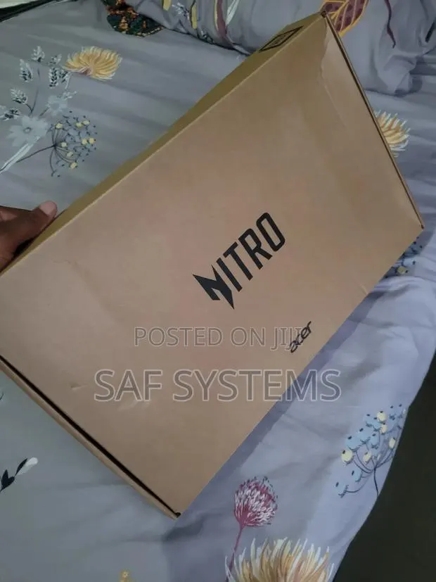 New Laptop Acer Nitro V 15 16GB Intel Core i5 SSD 512GB · Photo 1