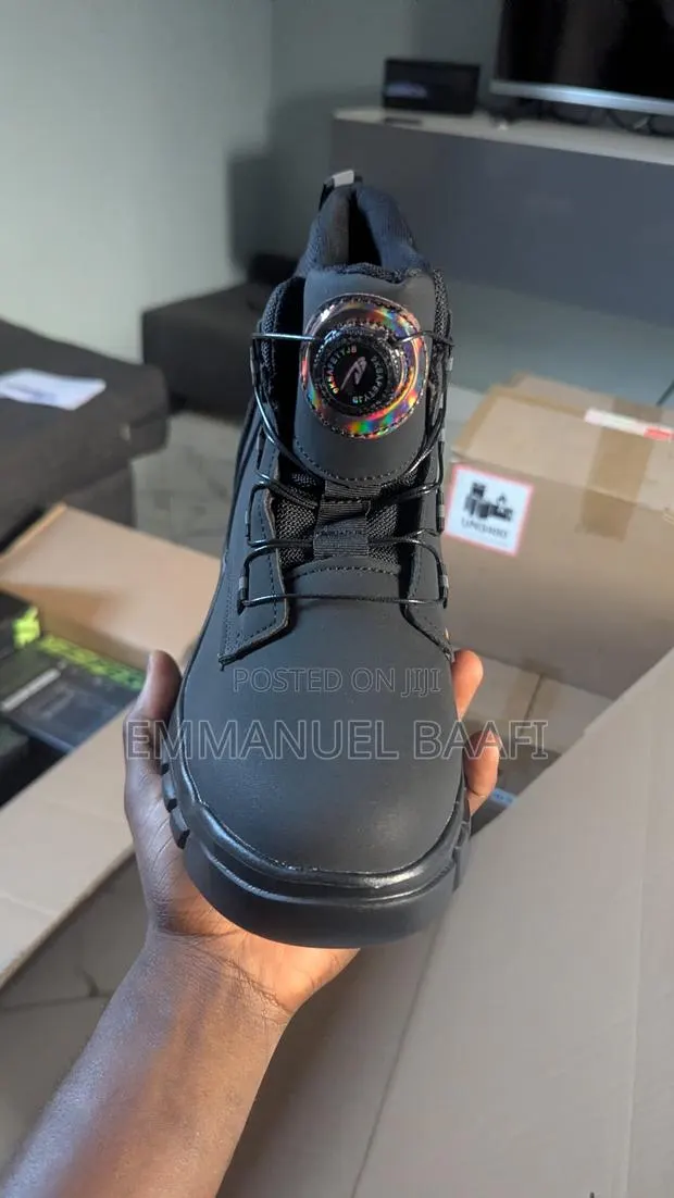 Durable Premium Safety Boots · Photo 1