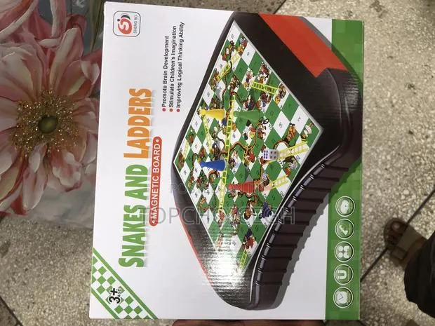 Snake and Ladders Magnetic Board · Photo 1