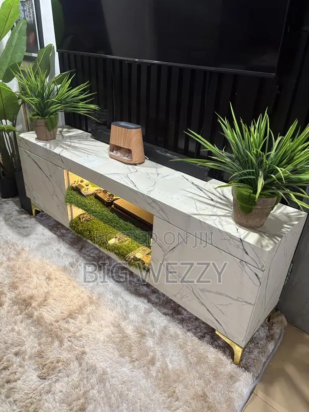 TV Stand Slightly Use for Sale · Photo 1