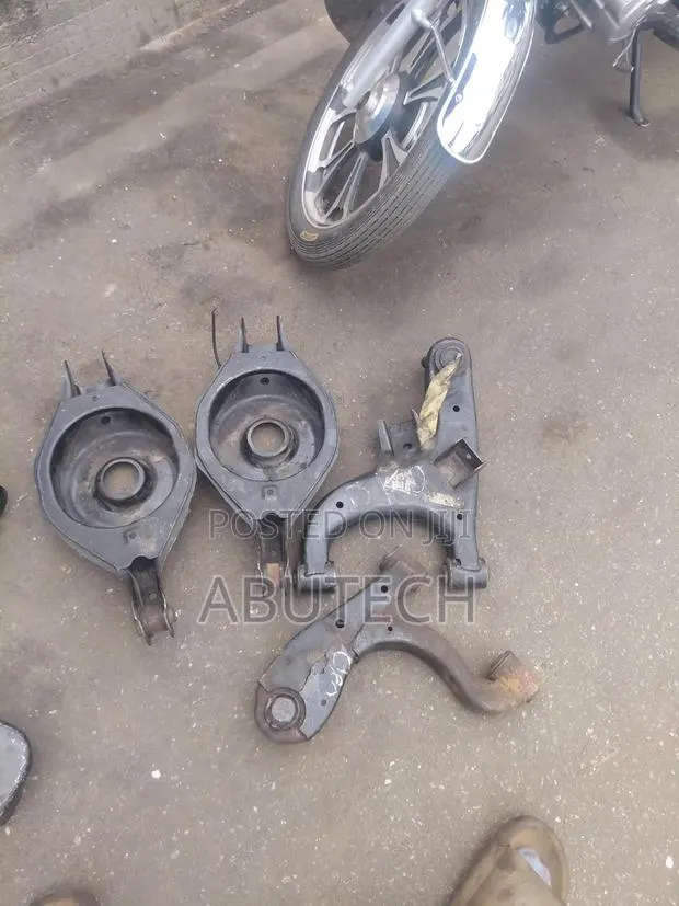 Back Lowerarm Nissan Armada, Titan, Infiniti Qx56 · Photo 1