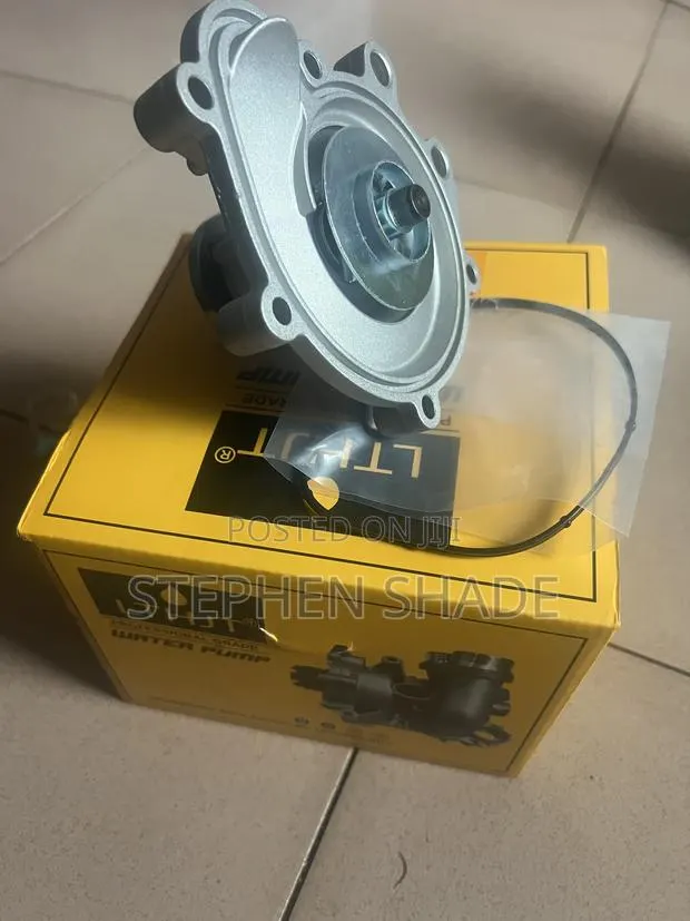 W204 C250 M271 Water Pump / Thermostat · Photo 1