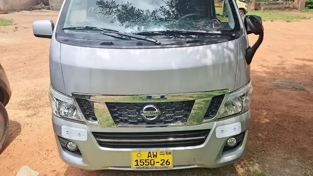 Nissan Caravan (Urvan) 2014 Silver · Photo 1