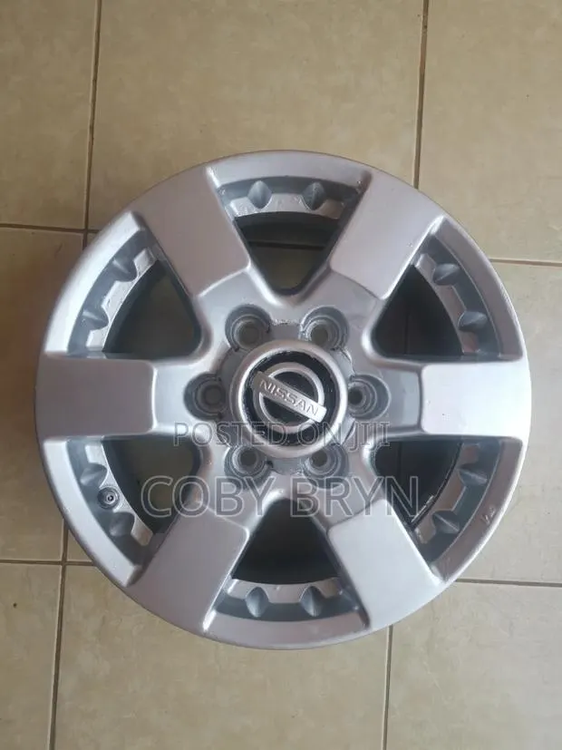Nissan Hardbody Rims 16", Original · Photo 1