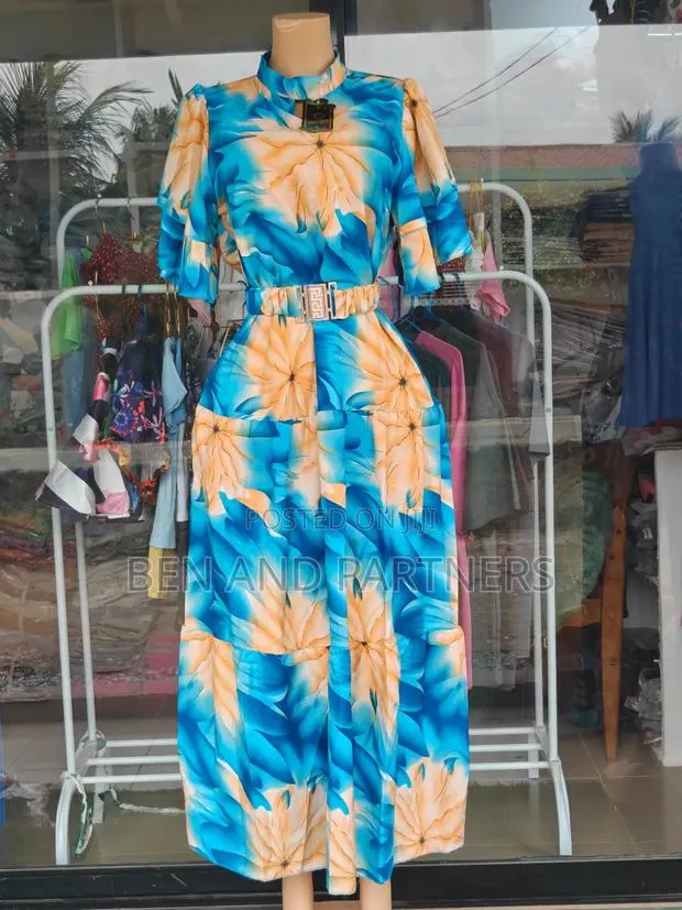 Ladies Belted Dress · Photo 1