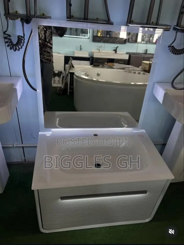 Vanity Basin With Led Mirror · Photo 1