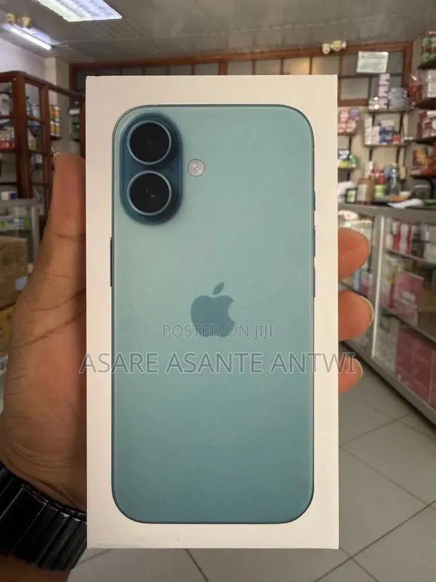 New Apple iPhone 16 128 GB Green · Photo 1