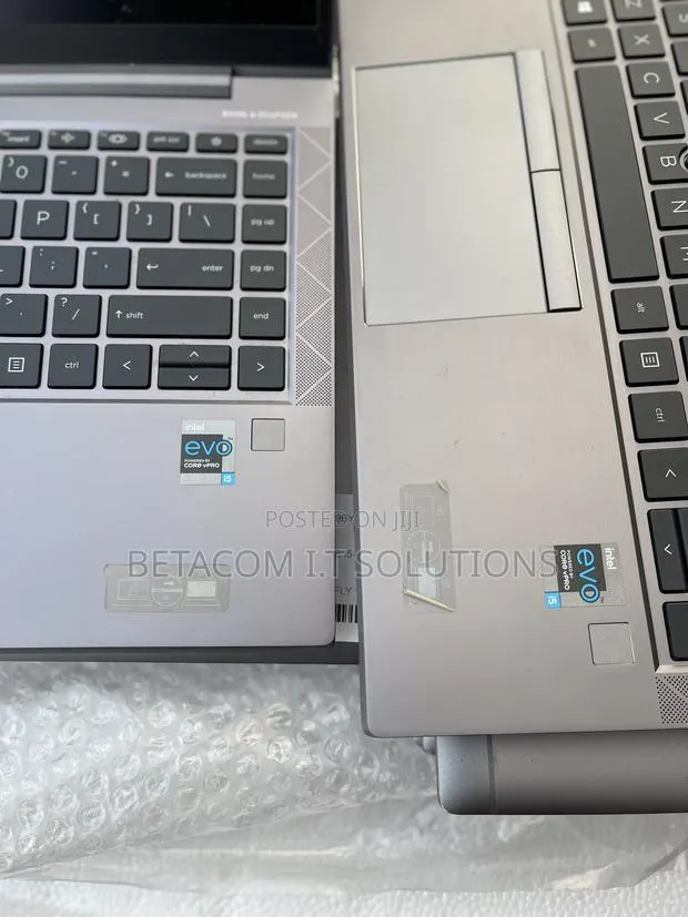 Laptop HP ZBook Firefly G8 8GB Intel Core i5 SSD 256GB · Photo 1