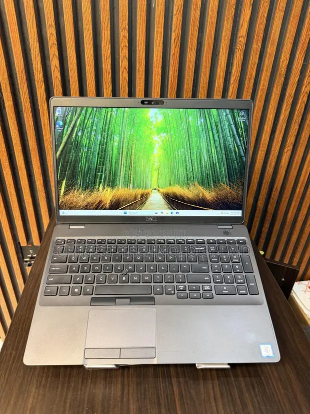 Laptop Dell Latitude 5501 8GB Intel Core i7 SSD 256GB · Photo 1