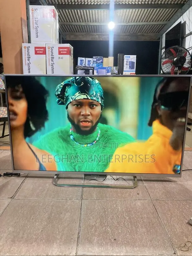 43 Sony Bravia HD TV ( Silver Colour) · Photo 1
