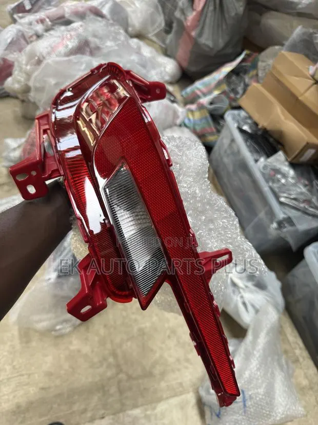 Hyundai Elantra Back Bumper Reflector Light 2019 2020 · Photo 1