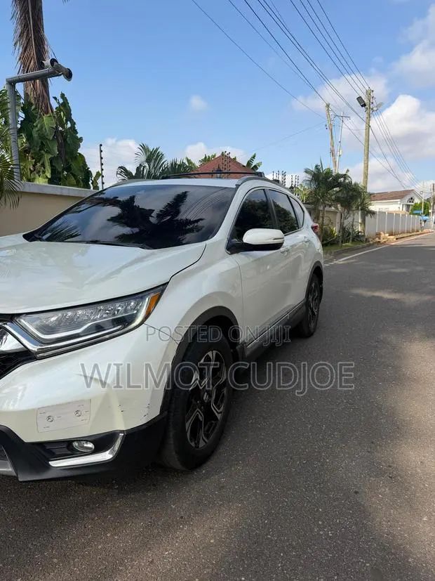 Honda CR-V Touring AWD 2018 White · Photo 1