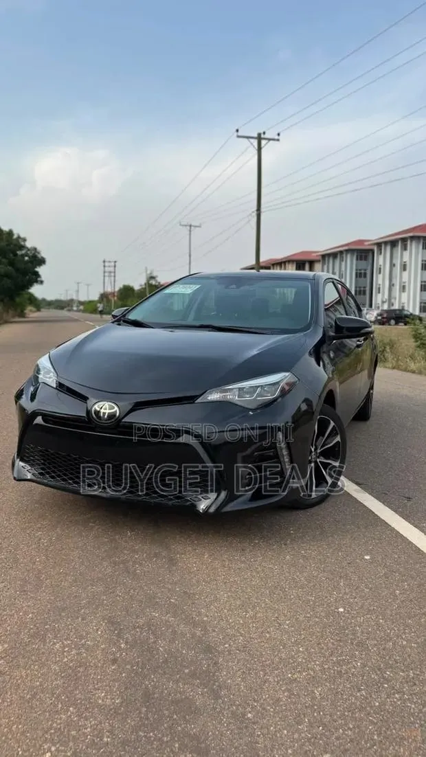 Toyota Corolla SE (1.8L 4cyl 6M) 2018 Black · Photo 1