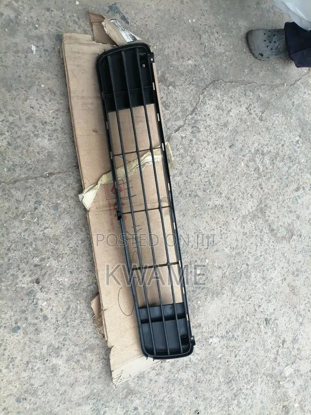 Bumper/Radiator Grille Suzuki Apv · Photo 1