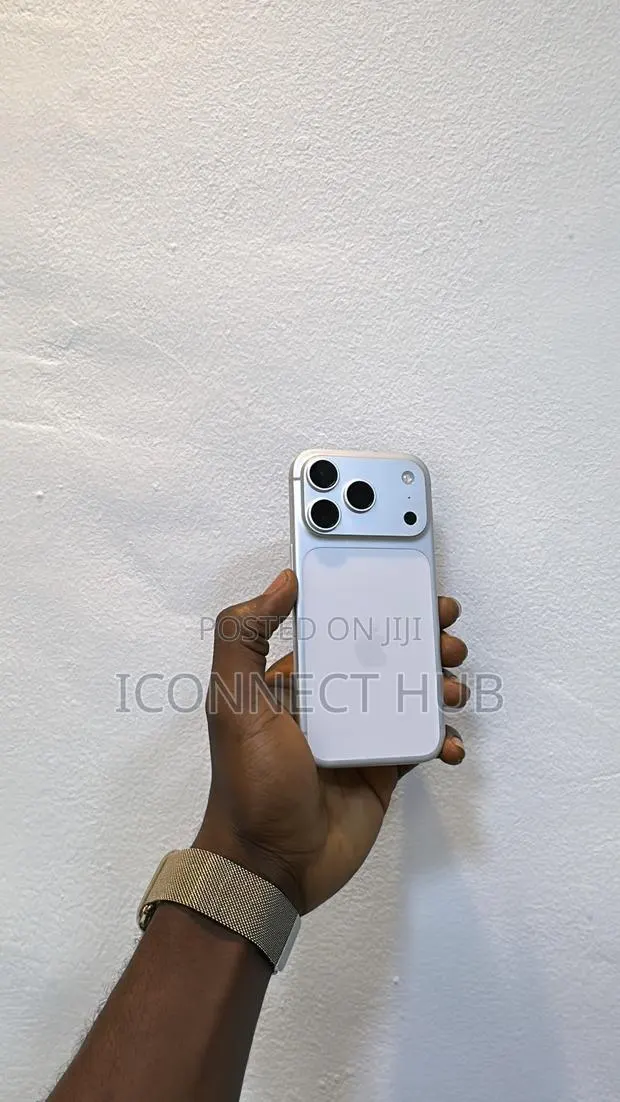 Apple iPhone 17 Pro 256 GB White · Photo 1