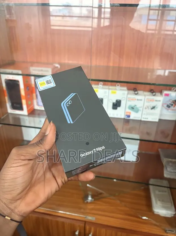 New Samsung Galaxy Z Flip6 256 GB Blue · Photo 1