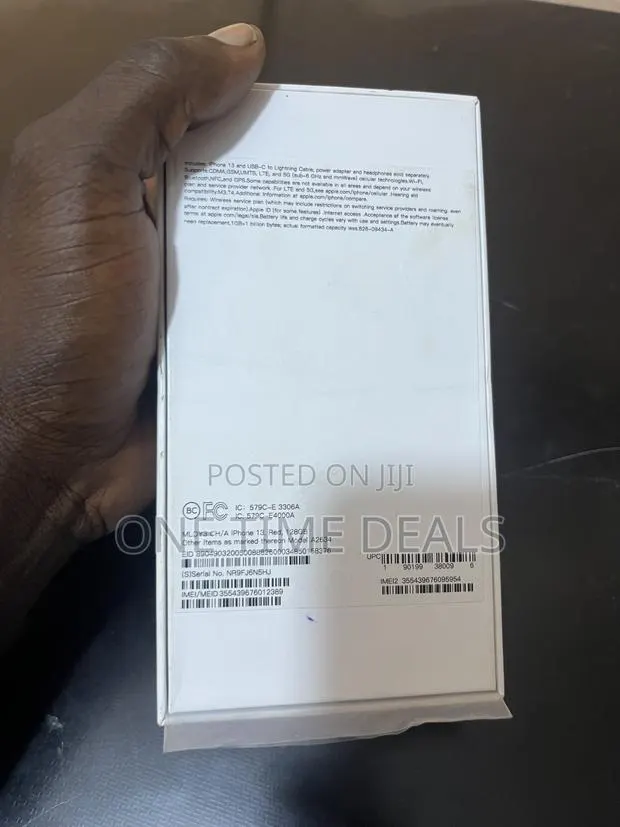 New Apple iPhone 13 128 GB Red · Photo 1
