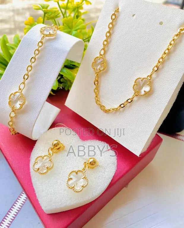 Clover Leaf Shaped Jewelry Set · Photo 1
