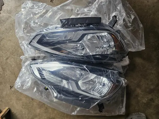 Nissan Sentra 2015,2016,2017 Headlight · Photo 1