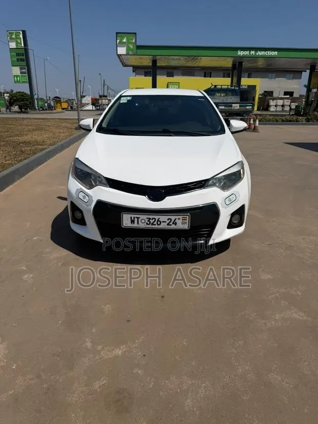 Toyota Corolla 2014 White · Photo 1