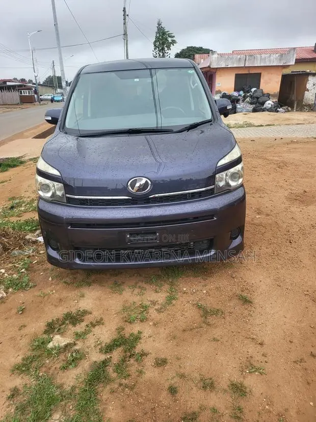 Toyota Voxy 2012 Black · Photo 1