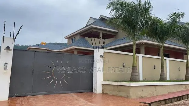 7bdrm Mansion in Pokuase for sale · Photo 1
