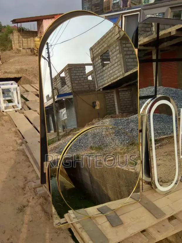 Glass Mirrors · Photo 1