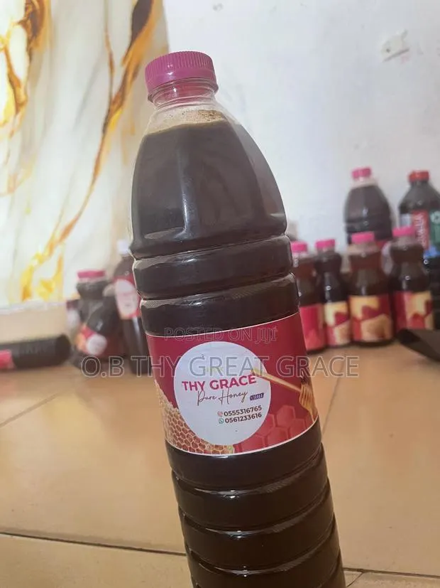 1 Liter of Organic Sticky, Perfect Spreading Drizzling Honey · Photo 1