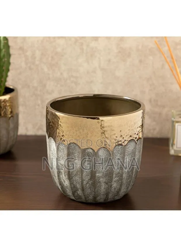 15x14.5cm Megan Vase - Gold. Ehx1410 · Photo 1