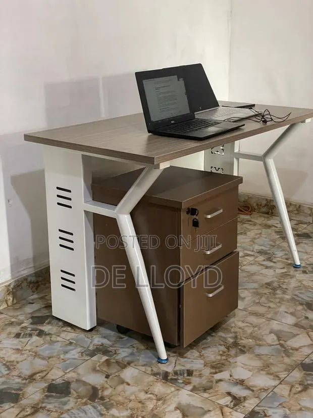 120 Cm by 60 Cm Table With Cabinets · Photo 4