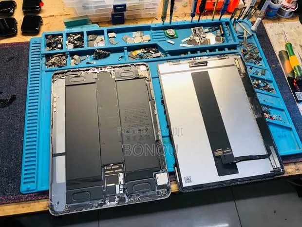 iPad Screen and Battery Replacement · Photo 1