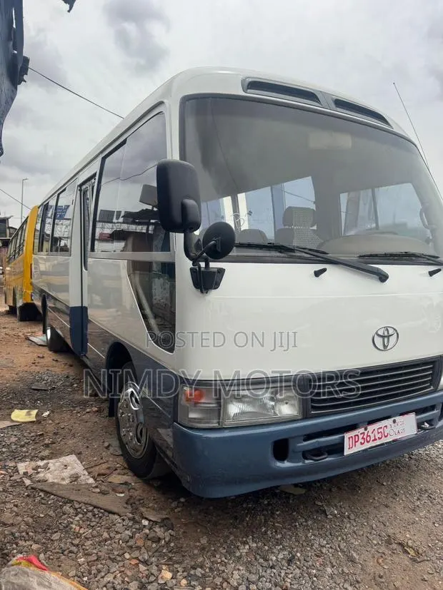 Toyota Coaster 2010 White · Photo 1