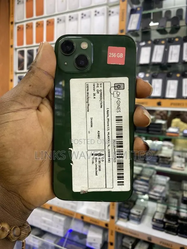 New Apple iPhone 13 128 GB Green · Photo 1