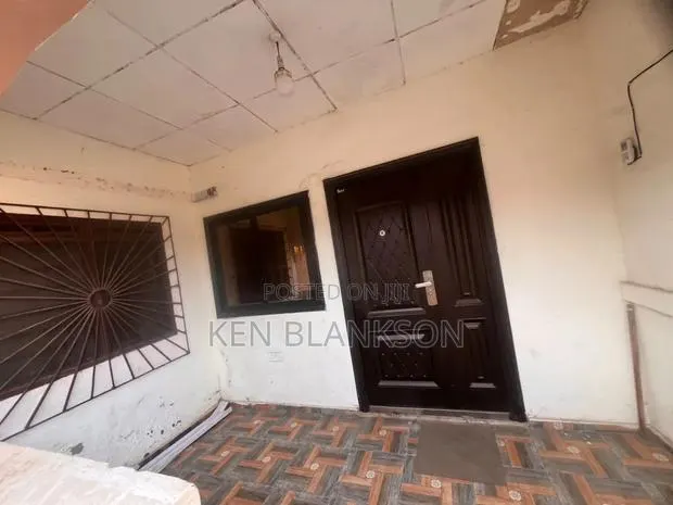 2bdrm Apartment in Exhibition for rent · Photo 1