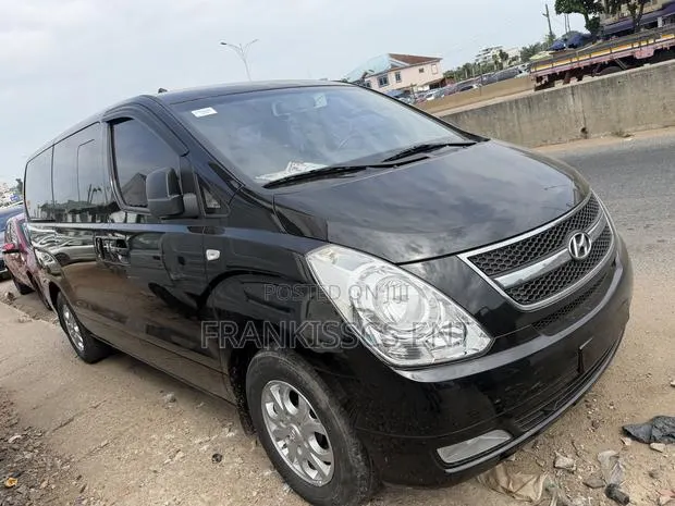 Hyundai Starex 2015 Black · Photo 1